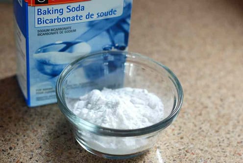 USE BAKING SODA TO NEUTRALIZE SMELLS!