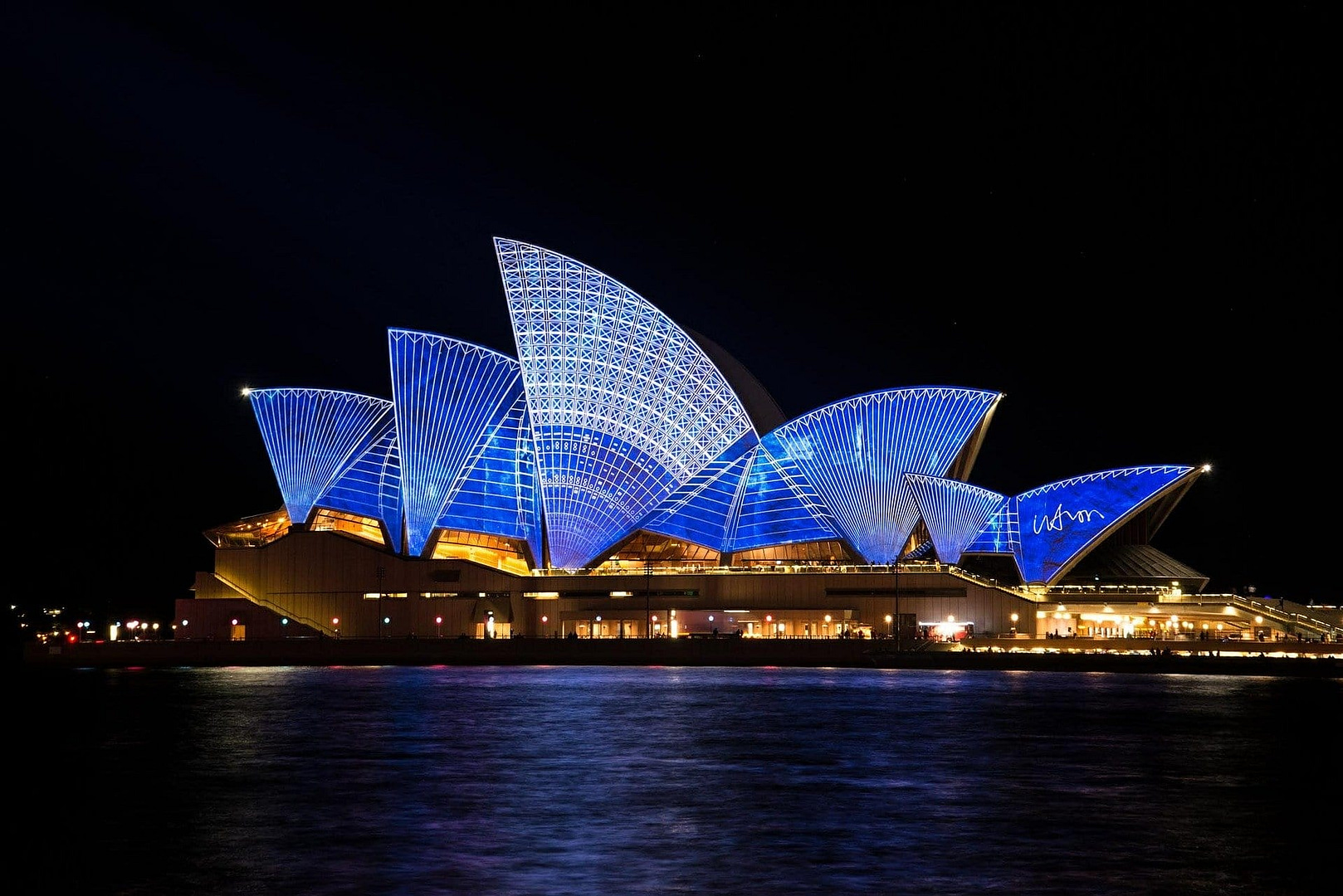 Sydney Opera House - Window Cleaner