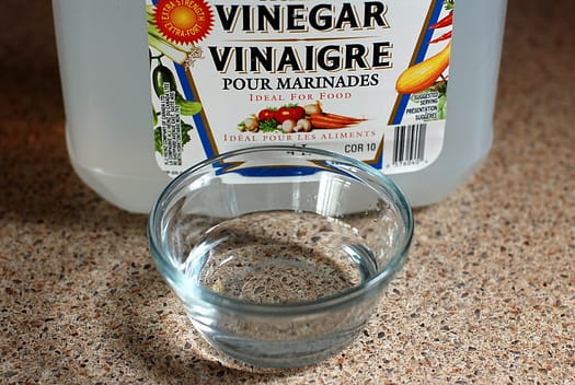 How to Clean Windows with a Vinegar Solution Perfectly?